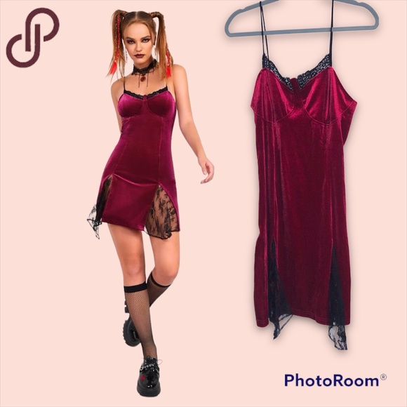 SHEIN Dresses & Skirts - NWOT SHEIN velvet lace dress